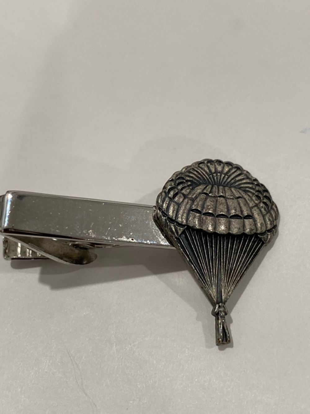Vintage LG Balfour Pioneer Parachute Company Tie Clip